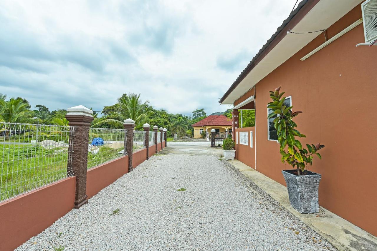 Oyo 90642 Twin Mutiara Chalet & Homestay Jeli Exterior photo