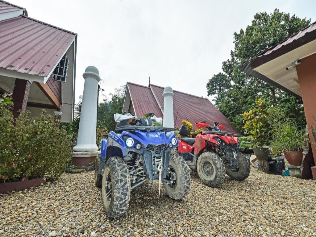 Oyo 90642 Twin Mutiara Chalet & Homestay Jeli Exterior photo