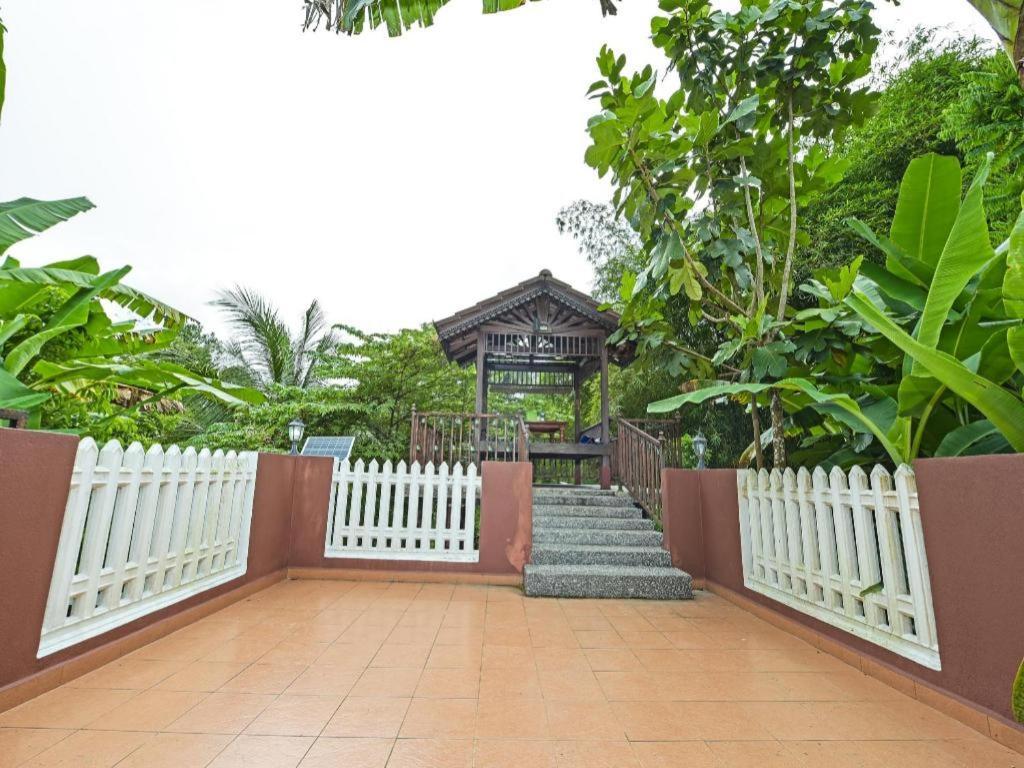 Oyo 90642 Twin Mutiara Chalet & Homestay Jeli Exterior photo