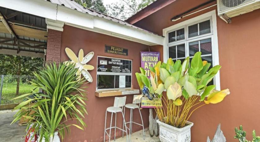 Oyo 90642 Twin Mutiara Chalet & Homestay Jeli Exterior photo