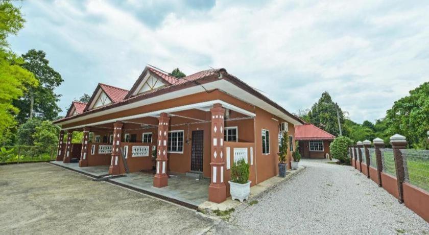 Oyo 90642 Twin Mutiara Chalet & Homestay Jeli Exterior photo